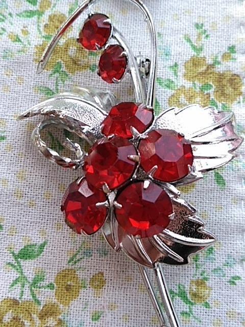 昭和レトロブローチまとめ売り(ペンダントトップ一つ) < 女性アクセサリー/時計 昭和レトロブローチまとめ売り(ペンダントトップ一つ) < 女性アクセサリー/時計の