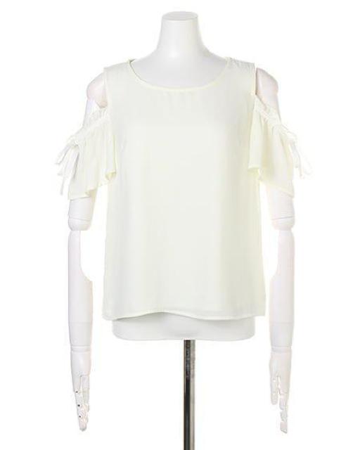 新品☆アラマンダ*肩あきラッフルスリーブトップス < ブランド  新品☆アラマンダ*肩あきラッフルスリーブトップス < ブランドの