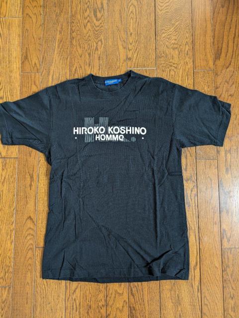ヒロココシノオム ロゴTシャツ < ブランド  ヒロココシノオム ロゴTシャツ < ブランドの