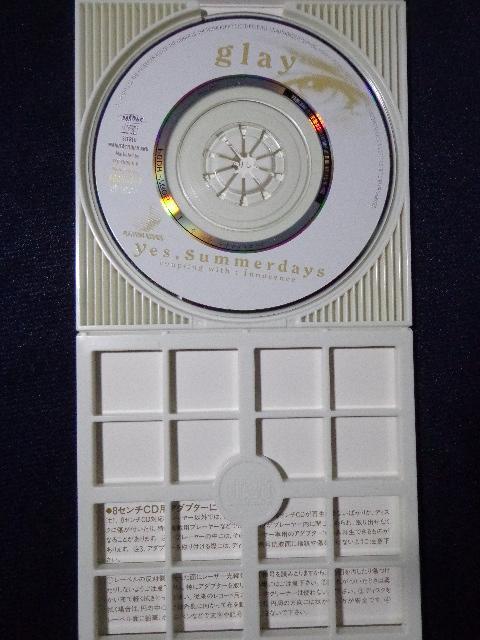 CD �� GLAY�uYes,Summerdays�v�� CD�ABlu-ray�ADVD 2���ő���180�~ �� �^�����g�O�b�Y�� 