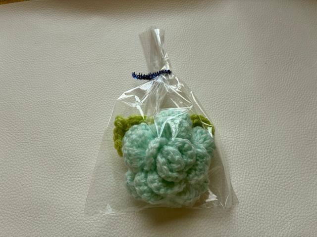 ハンドメイド アクリルたわし 薔薇 抗菌防臭 アイスブルー プレゼント バザー インテリア < 女性ファッション ハンドメイド アクリルたわし 薔薇 抗菌防臭 アイスブルー プレゼント バザー インテリア < 女性ファッションの