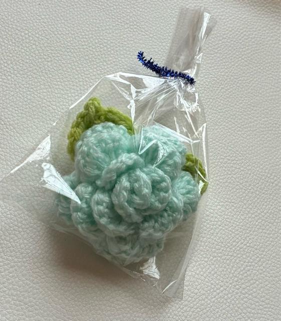 ハンドメイド アクリルたわし 薔薇 抗菌防臭 アイスブルー プレゼント バザー インテリア < 女性ファッション ハンドメイド アクリルたわし 薔薇 抗菌防臭 アイスブルー プレゼント バザー インテリア < 女性ファッションの