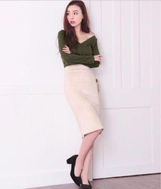限定SALEセール●デコルテ綺麗【新品】2wey長袖 Vネックカットソー●カーキ 緑グリーン●XOXO < ブランド  限定SALEセール●デコルテ綺麗【新品】2wey長袖 Vネックカットソー●カーキ 緑グリーン●XOXO < ブランドの