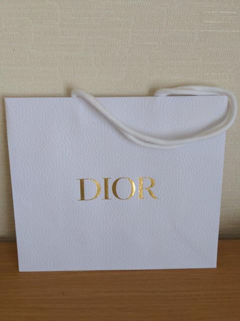 ディオール 紙袋 白 金色ロゴ < ブランド  ディオール 紙袋 白 金色ロゴ  < ブランドの