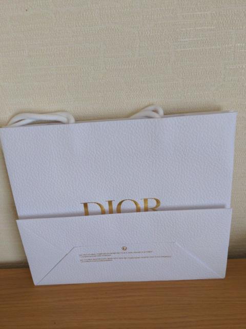 ディオール 紙袋 白 金色ロゴ < ブランド  ディオール 紙袋 白 金色ロゴ < ブランドの