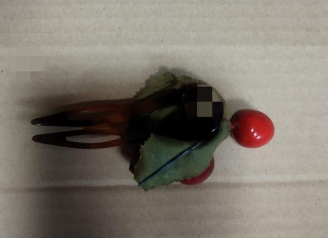 赤い木の実べっ甲風かんざし ヨーロッパビンテージ 1980年代 WEEKENDS < 女性アクセサリー/時計  赤い木の実べっ甲風かんざし ヨーロッパビンテージ 1980年代 WEEKENDS < 女性アクセサリー/時計の