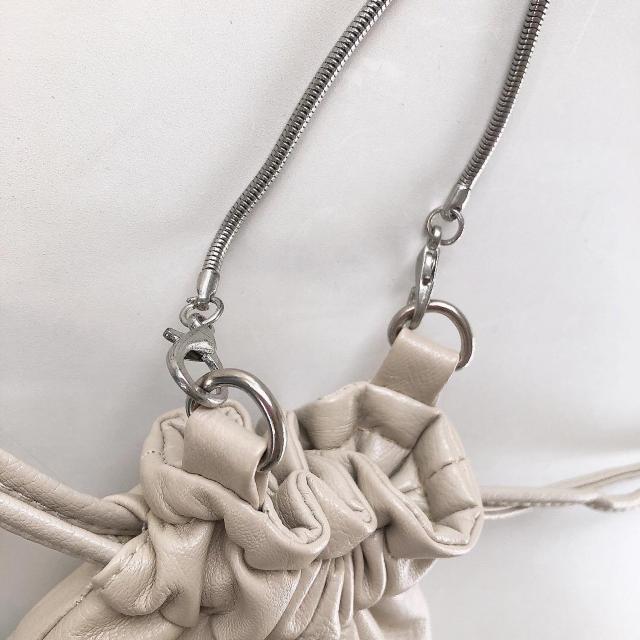 ◆巾着ショルダーバッグ◆2WAYタイプ*グレージュ*チェーン取り外し可能♪美品 < 女性ファッション  ◆巾着ショルダーバッグ◆2WAYタイプ*グレージュ*チェーン取り外し可能♪美品 < 女性ファッションの