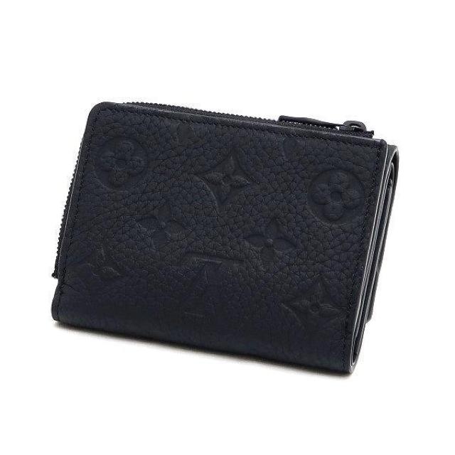 ◆ 本物 美品 ◆ LV ルイヴィトン モノグラム トリヨンレザー 3つ折り 財布 黒 ブラック 保存袋 箱 人気 M82556 < ブランド  ◆ 本物 美品 ◆ LV ルイヴィトン モノグラム トリヨンレザー 3つ折り 財布 黒 ブラック 保存袋 箱 人気 M82556 < ブランドの