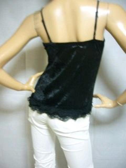 可愛い♪光沢感 胸元ラビットファー&刺繍フリルレース 裾フリルレース ベロアキャミソール ブラック < 女性ファッション  可愛い♪光沢感 胸元ラビットファー&刺繍フリルレース 裾フリルレース ベロアキャミソール ブラック < 女性ファッションの