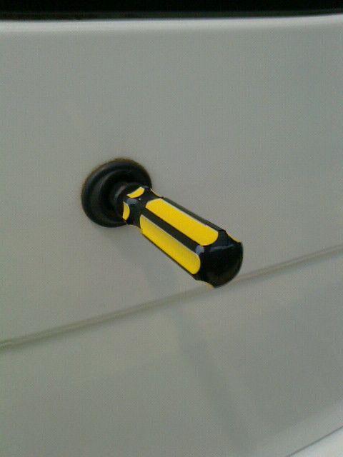 ドライバーリアワイパー6mm黄×黒自作キャップ < 自動車/バイク ドライバーリアワイパー6mm黄×黒自作キャップ < 自動車/バイク