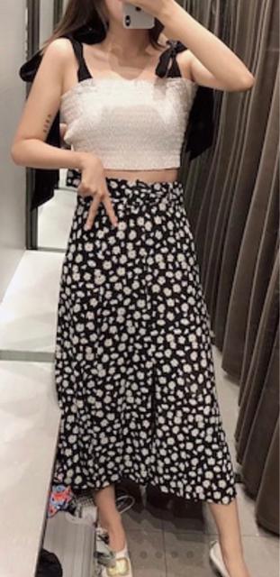 ZARAデイジーフラワー花柄ロングスカート黒ミディアムザラBB < ブランド ZARAデイジーフラワー花柄ロングスカート黒ミディアムザラBB < ブランドの