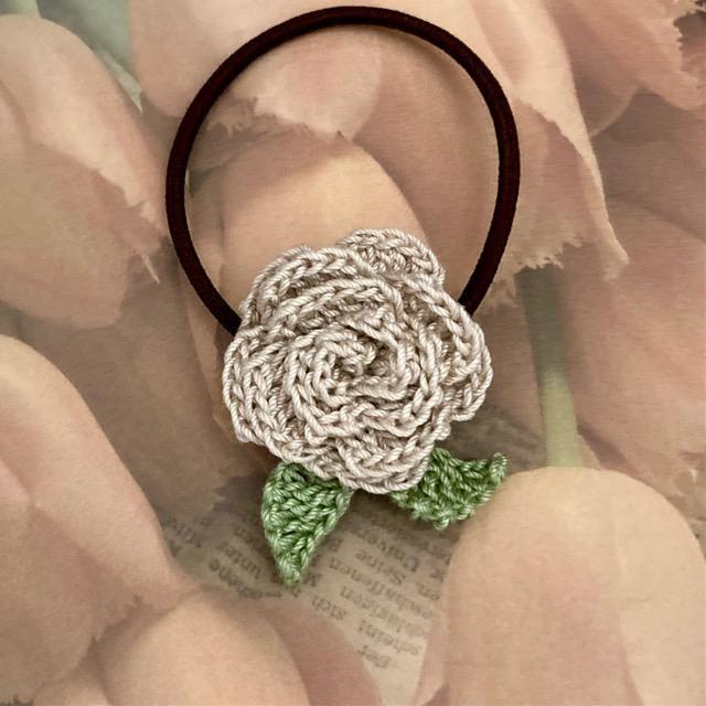 ハンドメイド♪レース編み 薔薇風お花モチーフのヘアゴム < 女性ファッション  ハンドメイド♪レース編み 薔薇風お花モチーフのヘアゴム  < 女性ファッションの