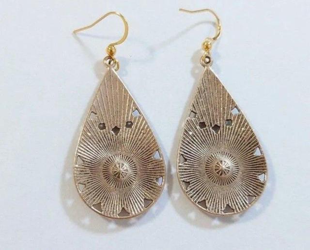 キラキラかわいいお花のピアス・イヤリング★イヤリング変更無料  全品送料無料   かわいいピアス  かわいいイヤリング   < 女性アクセサリー/時計  キラキラかわいいお花のピアス・イヤリング★イヤリング変更無料  全品送料無料   かわいいピアス  かわいいイヤリング   < 女性アクセサリー/時計の