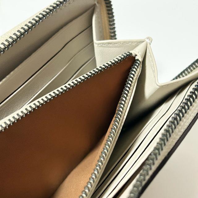 美品 COACH CJ739 エンボス シグネチャー ラウンドファスナー 長財布 < ブランド 美品 COACH CJ739 エンボス シグネチャー ラウンドファスナー 長財布 < ブランドの
