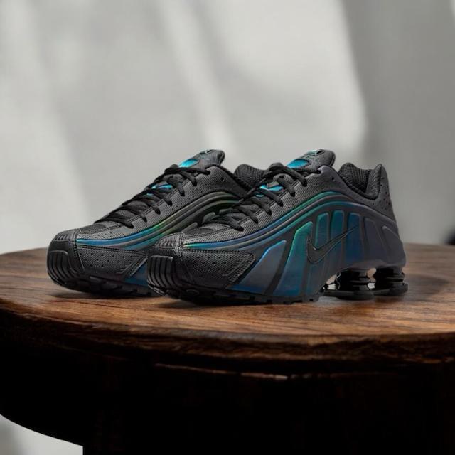 ��NIKE SHOX R4 SE��  �� �u�����h�� 