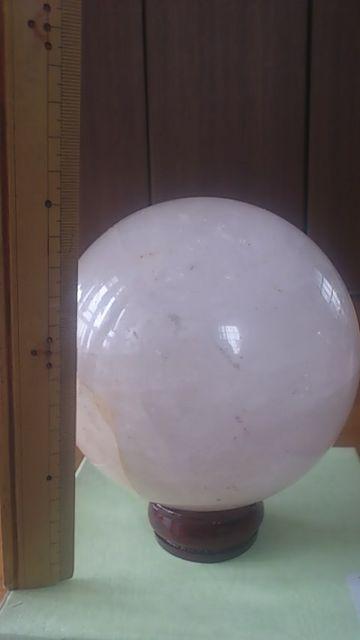 3、2キロ!デカ!虹入りライトニング水晶丸玉!台座あり! < インテリア/ライフ  3、2キロ!デカ!虹入りライトニング水晶丸玉!台座あり!  < インテリア/ライフの