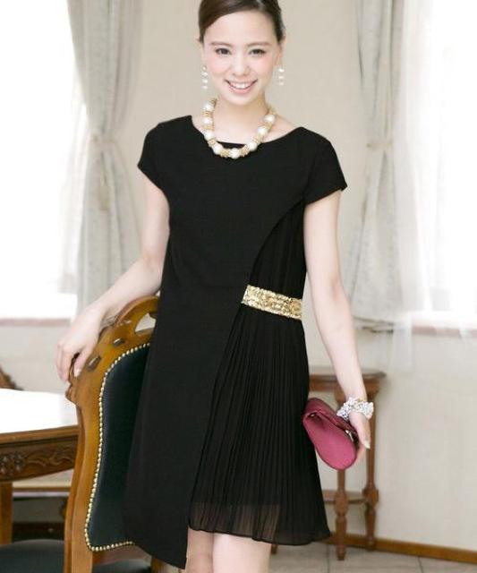 丸井購入●定価15,400円●アシンメトリービジュードレス●黒ブラック●アコーディオンスカート ビーズ●POURVOUS < 女性ファッション  丸井購入●定価15,400円●アシンメトリービジュードレス●黒ブラック●アコーディオンスカート ビーズ●POURVOUS < 女性ファッションの