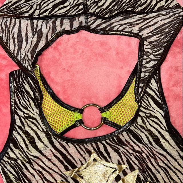 d.i.a.  ゼブラ柄フード付き 背中メッシュリングばっくり空き タンクトップ  新品未使用 < ブランド  d.i.a.  ゼブラ柄フード付き 背中メッシュリングばっくり空き タンクトップ  新品未使用 < ブランドの