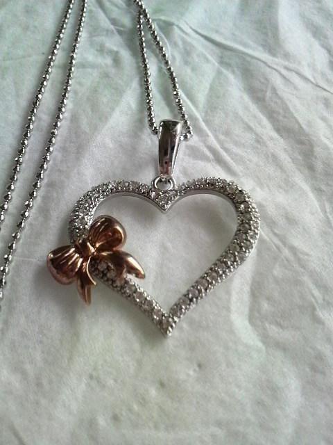 パヴェダイヤ風★リボン&オープンハートネックレス★新品! < 女性ファッション  パヴェダイヤ風★リボン&オープンハートネックレス★新品! < 女性ファッションの