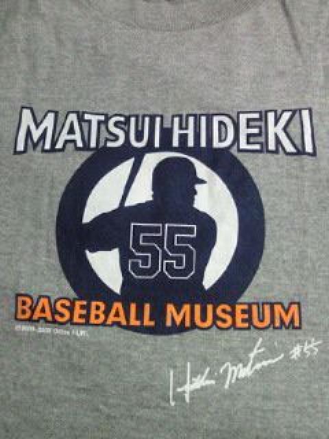 野球 松井秀喜 ベースボール ミュージアム 限定 サイン Tシャツ グレー Mサイズ < 男性ファッション  野球 松井秀喜 ベースボール ミュージアム 限定 サイン Tシャツ グレー Mサイズ  < 男性ファッションの