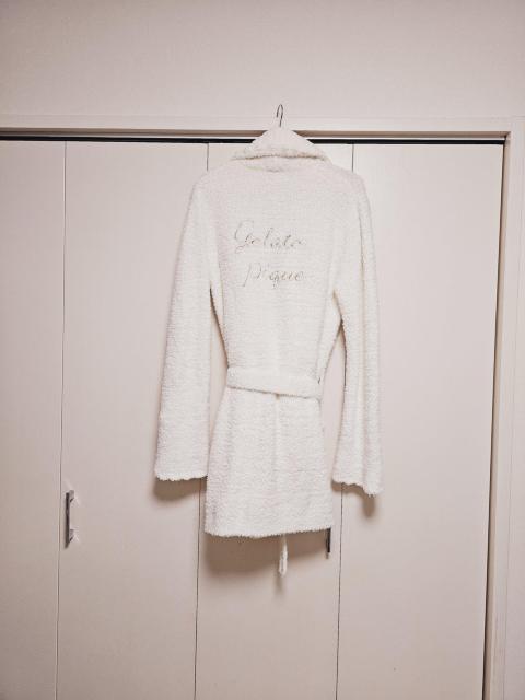 新品 gelato pique 白×金ロゴ刺繍 ガウン F ジェラートピケ ルームウェア パジャマ < ブランド  新品 gelato pique 白×金ロゴ刺繍 ガウン F ジェラートピケ ルームウェア パジャマ  < ブランドの