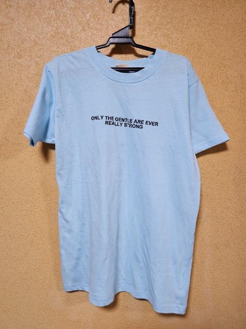 送料無料/メンズSサイズ/バックプリント入りブルーTシャツ < 男性ファッション  送料無料/メンズSサイズ/バックプリント入りブルーTシャツ  < 男性ファッションの