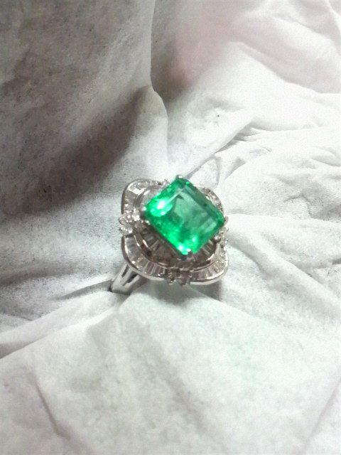 【送料無料】Pt900 天然 エメラルド 2ct ダイヤ 0.7ct 高級リング プラチナ < 女性アクセサリー/時計  【送料無料】Pt900 天然 エメラルド 2ct ダイヤ 0.7ct 高級リング プラチナ < 女性アクセサリー/時計の