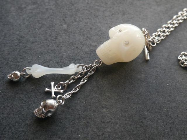 新品 ドクロ骸骨スカル ボーンネックレス 白系 ゴスパンク ロック系 ハロウィン < 女性アクセサリー/時計 新品 ドクロ骸骨スカル ボーンネックレス 白系 ゴスパンク ロック系 ハロウィン < 女性アクセサリー/時計の
