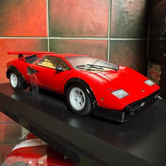 ��Ŗ��W���i ���� 1/18 �����{���M�[�j �J�E���^�b�N LP500S �� �z�r�[�� 