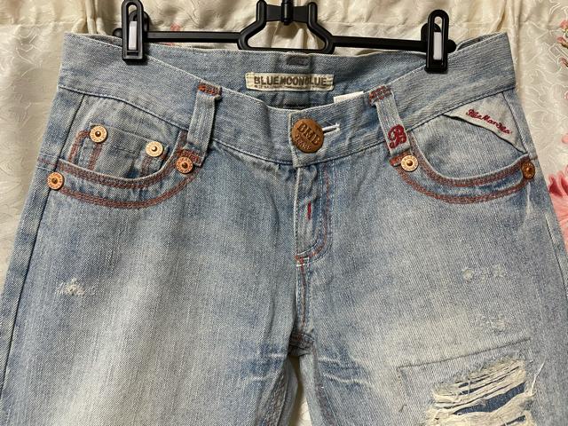 ブルームーンブルー ダメージデニム ジーンズ 美品 < 女性ファッション  ブルームーンブルー ダメージデニム ジーンズ 美品 < 女性ファッションの