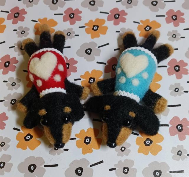 羊毛フェルト ダックスフンド お揃い服着てハイポーズ < ペット/手芸/園芸 羊毛フェルト ダックスフンド お揃い服着てハイポーズ < ペット/手芸/園芸の