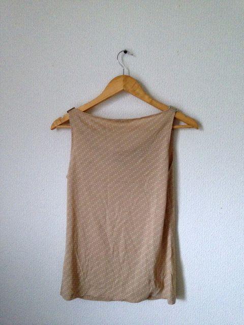 マウスバレー■ベージュ 胸元ドレープ タンクトップ M < 女性ファッション マウスバレー■ベージュ 胸元ドレープ タンクトップ M < 女性ファッションの