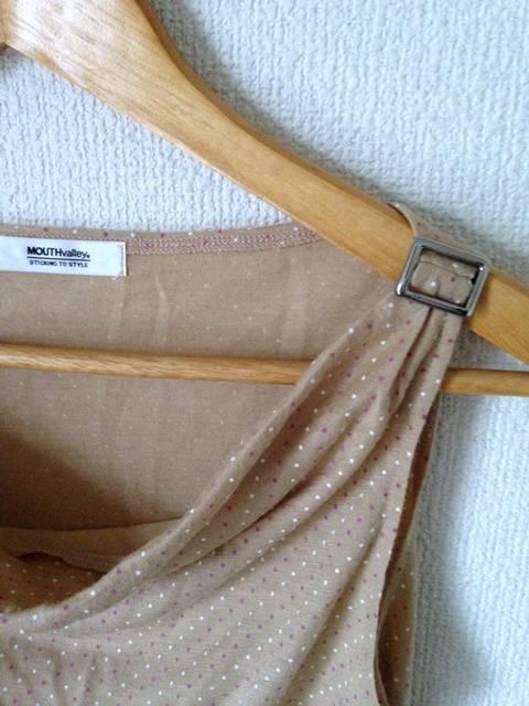 マウスバレー■ベージュ 胸元ドレープ タンクトップ M < 女性ファッション マウスバレー■ベージュ 胸元ドレープ タンクトップ M < 女性ファッションの