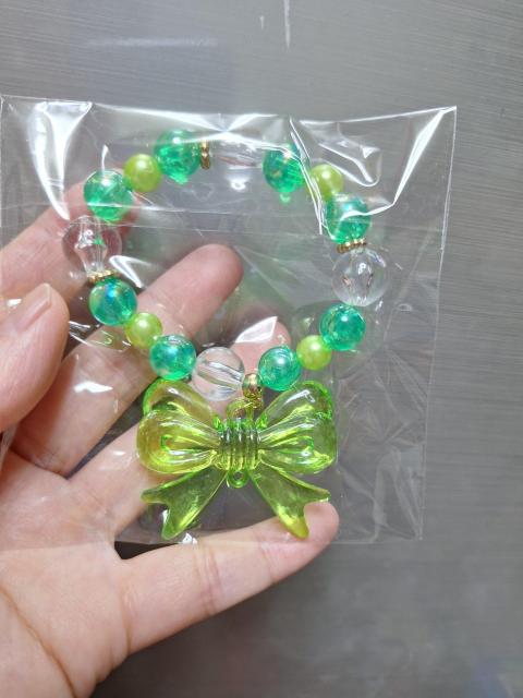 No.17新品★「デカッ!リボンチャーム付きブレスレット」=グリーン= < キッズ/ベビー No.17新品★「デカッ!リボンチャーム付きブレスレット」=グリーン= < キッズ/ベビーの