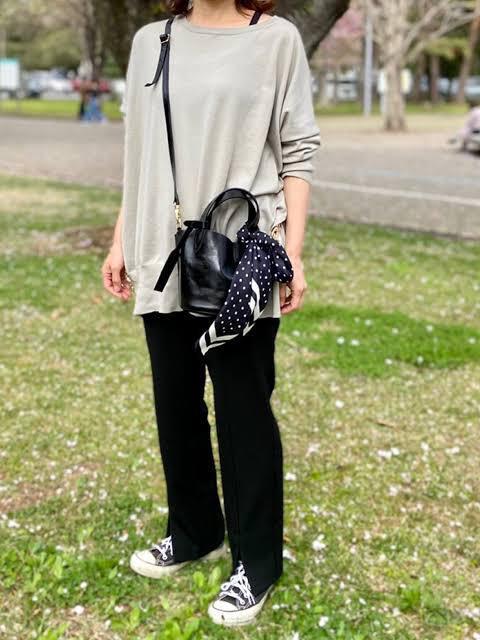 定価6,930円●OIOI マルイ購入●美脚パンツ●メランジツイルスリットパンツ●L 黒ブラック < 女性ファッション  定価6,930円●OIOI マルイ購入●美脚パンツ●メランジツイルスリットパンツ●L 黒ブラック < 女性ファッションの