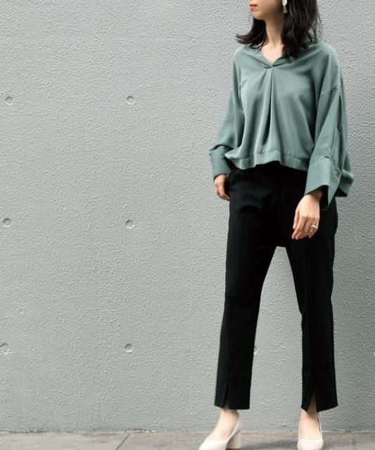 定価6,930円●OIOI マルイ購入●美脚パンツ●メランジツイルスリットパンツ●L 黒ブラック < 女性ファッション  定価6,930円●OIOI マルイ購入●美脚パンツ●メランジツイルスリットパンツ●L 黒ブラック < 女性ファッションの