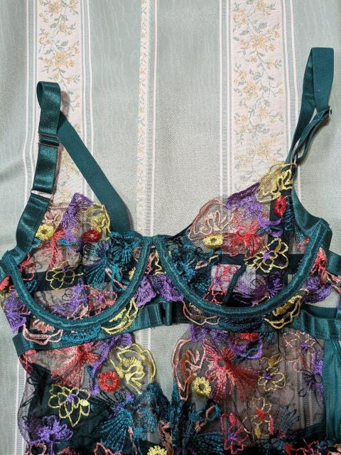 1095 最高級品 多色刺繍のセクシーなボディースーツ L < 女性ファッション 1095 最高級品 多色刺繍のセクシーなボディースーツ L < 女性ファッションの