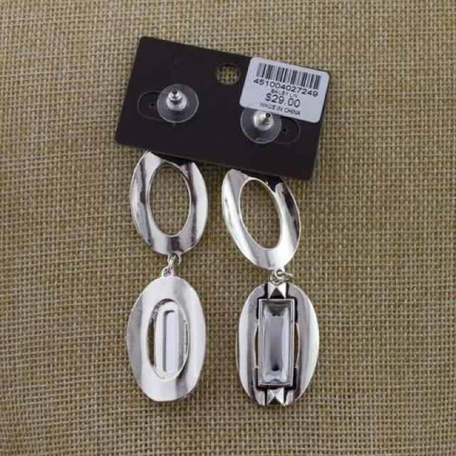 新品 chico's アンティーク調個性派スタイリッシュピアス < 女性アクセサリー/時計 新品 chico's アンティーク調個性派スタイリッシュピアス < 女性アクセサリー/時計の