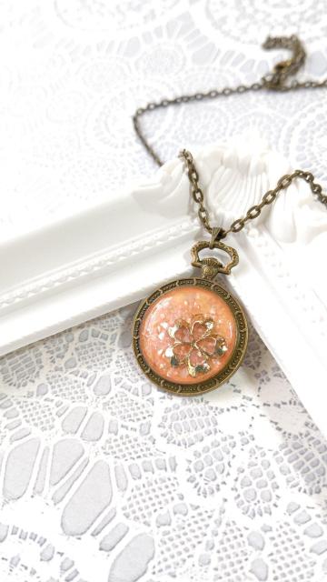 ゴールドの桜とピンクのクラッシュシェルの懐中時計型ネックレス   ハンドメイド < 女性ファッション  ゴールドの桜とピンクのクラッシュシェルの懐中時計型ネックレス   ハンドメイド < 女性ファッションの