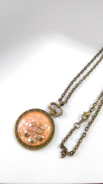 ゴールドの桜とピンクのクラッシュシェルの懐中時計型ネックレス   ハンドメイド < 女性ファッション  ゴールドの桜とピンクのクラッシュシェルの懐中時計型ネックレス   ハンドメイド < 女性ファッションの
