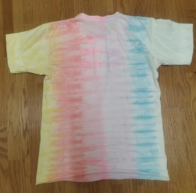 ピンク ブルー イエロー レインボータイダイ ビンテージ ヘンリーネックTシャツ < 女性ファッション  ピンク ブルー イエロー レインボータイダイ ビンテージ ヘンリーネックTシャツ < 女性ファッションの