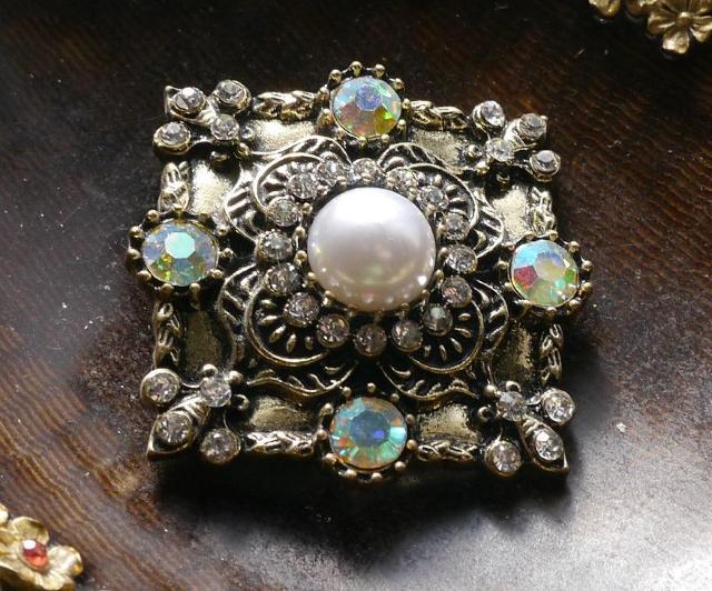 新品アンティーク調きらきらストーン フェイクパール ゴシックヴィクトリアンブローチ < 女性アクセサリー/時計  新品アンティーク調きらきらストーン フェイクパール ゴシックヴィクトリアンブローチ < 女性アクセサリー/時計の