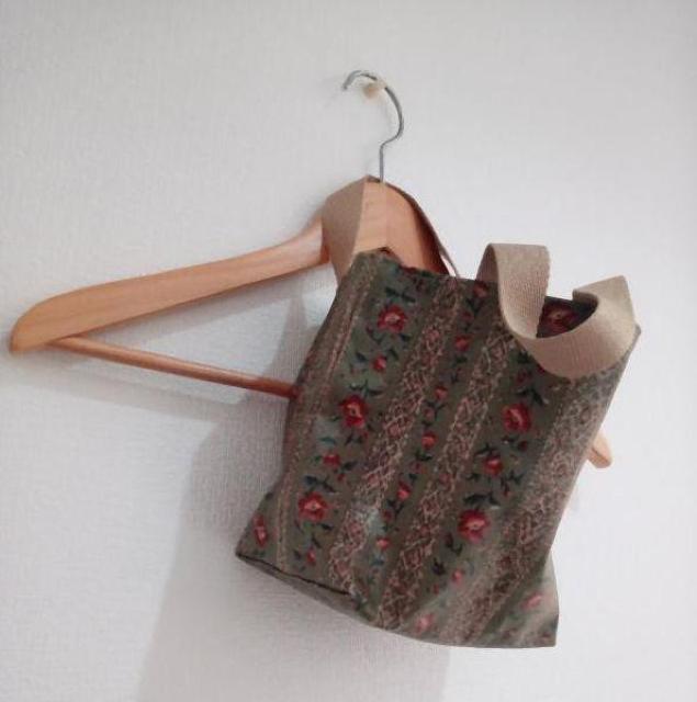 レトロ 花柄 ポーチ付ハンドバッグ トートPVC お弁当入れにも♪ < 女性ファッション  レトロ 花柄 ポーチ付ハンドバッグ トートPVC お弁当入れにも♪ < 女性ファッションの