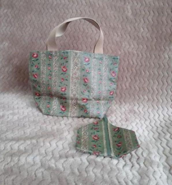 レトロ 花柄 ポーチ付ハンドバッグ トートPVC お弁当入れにも♪ < 女性ファッション  レトロ 花柄 ポーチ付ハンドバッグ トートPVC お弁当入れにも♪ < 女性ファッションの