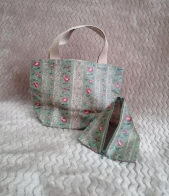 レトロ 花柄 ポーチ付ハンドバッグ トートPVC お弁当入れにも♪ < 女性ファッション  レトロ 花柄 ポーチ付ハンドバッグ トートPVC お弁当入れにも♪ < 女性ファッションの