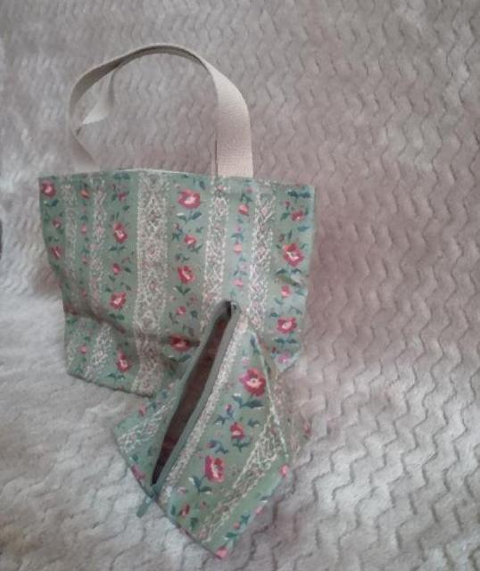 レトロ 花柄 ポーチ付ハンドバッグ トートPVC お弁当入れにも♪ < 女性ファッション  レトロ 花柄 ポーチ付ハンドバッグ トートPVC お弁当入れにも♪ < 女性ファッションの