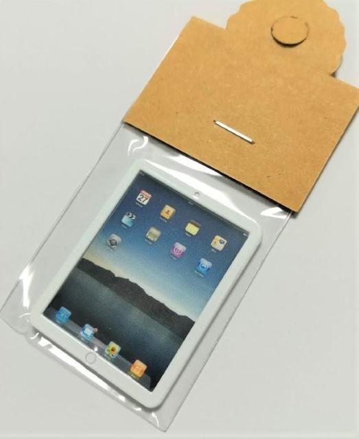 ミニチュア★iPad★Big★ホワイト★白★アイパッド★ドールハウス★色違いやサイズ違いのminiもございます★ < おもちゃ  ミニチュア★iPad★Big★ホワイト★白★アイパッド★ドールハウス★色違いやサイズ違いのminiもございます★  < おもちゃの