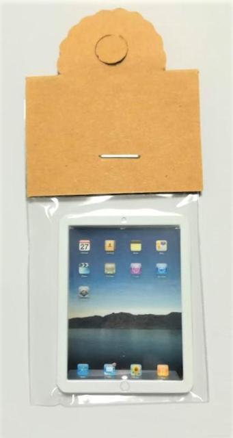 ミニチュア★iPad★Big★ホワイト★白★アイパッド★ドールハウス★色違いやサイズ違いのminiもございます★ < おもちゃ  ミニチュア★iPad★Big★ホワイト★白★アイパッド★ドールハウス★色違いやサイズ違いのminiもございます★ < おもちゃの