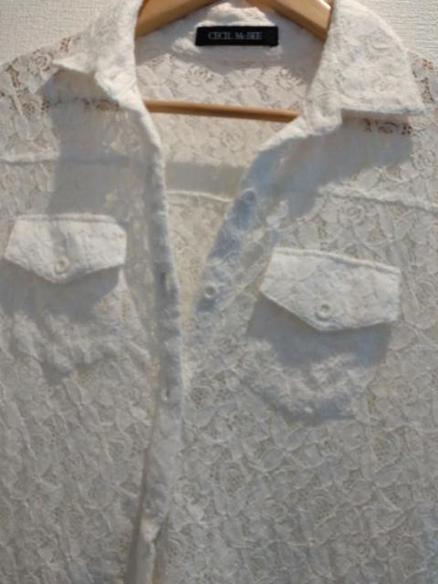 セシルマクビー◆ホワイト 総レース ボタンダウン ブラウス シャツ < ブランド  セシルマクビー◆ホワイト 総レース ボタンダウン ブラウス シャツ < ブランドの