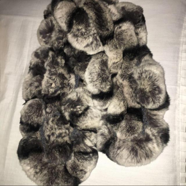 ラビットファー マフラー ネックウォーマー チンチラ染 白黒ライトグレー < 女性ファッション  ラビットファー マフラー ネックウォーマー チンチラ染 白黒ライトグレー < 女性ファッションの